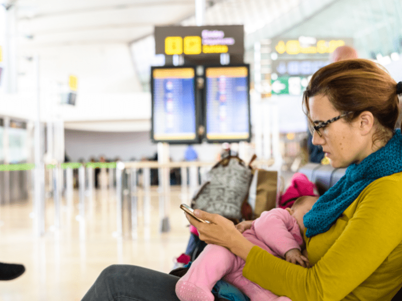 mom flying alone with child