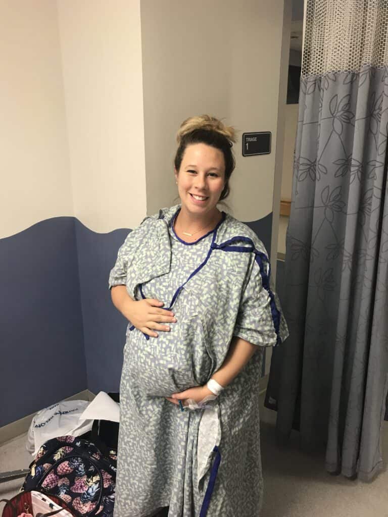 pregnant mom, in hospital. last pregnancy photo 